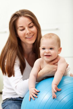 mutlu bebek çocuk annesi ile