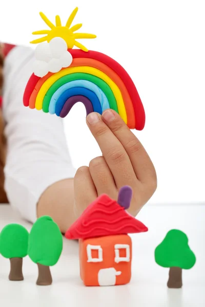 Mano infantil con creaciones de arcilla de modelado —  Fotos de Stock