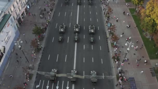 Ukrajna, Kijev - 24 augusztus 2021. Katonai erők Ukrajna Indepandencia napi felvonulás — Stock videók