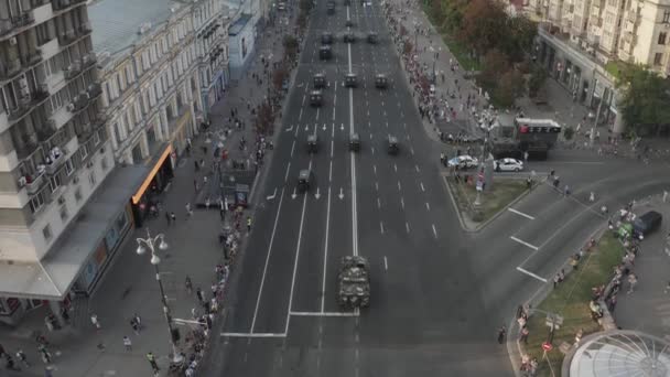 Ukraina, Kijów - 24 sierpnia 2021 r. Parada wojskowa, Dzień Niepodległości, uroczystość. — Wideo stockowe
