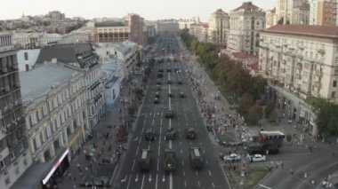 Ukrayna, Kyiv - 24 Ağustos 2021. Askeri geçit töreninin İHA görüntüleri