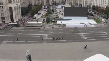 Ukrayna, Kyiv - 24 Ağustos 2021. Kiev 'de askeri geçit töreni eğitimi. İnsansız hava aracı görüntüleri.