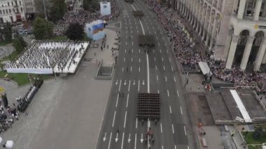 Ukrayna, Kyiv - 24 Ağustos 2021. Askeri güçler geçit töreninde yürüyor. Ukrayna 'da Bağımsızlık Günü.