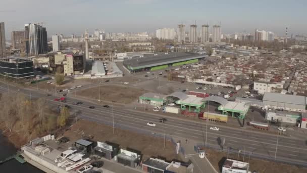 Ουκρανία Κίεβο Μαΐου 2021 Μεγάλη Πόλη Χώρος Στάθμευσης Σκαφών Δρόμος — Αρχείο Βίντεο