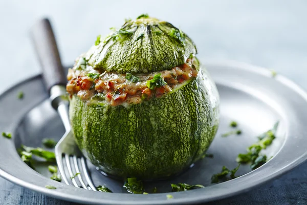 Gefüllte Zucchini — Stockfoto