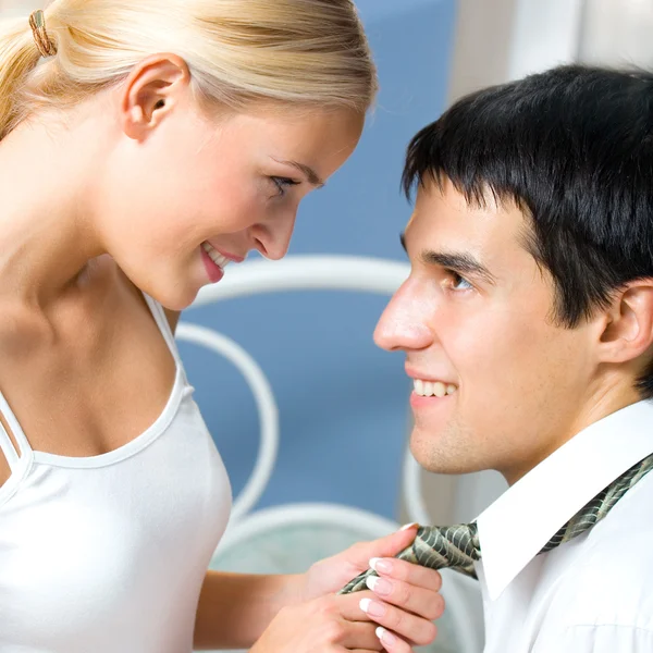 Portrait of cheerful couple, indoors — Stock Photo, Image