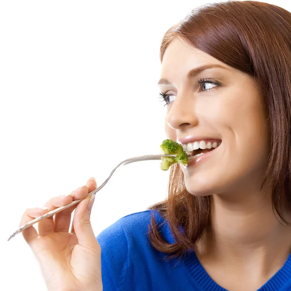Веселая женщина ест брокколи, над белым — стоковое фото