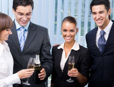 şampanyalı kutlama neşeli iş takım