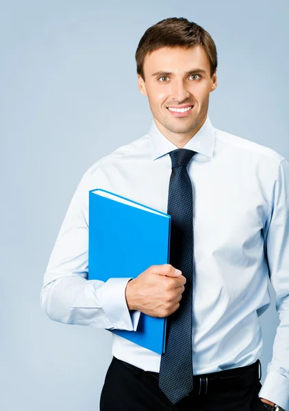 Porträt eines Geschäftsmannes mit Mappe, über blau — Stockfoto
