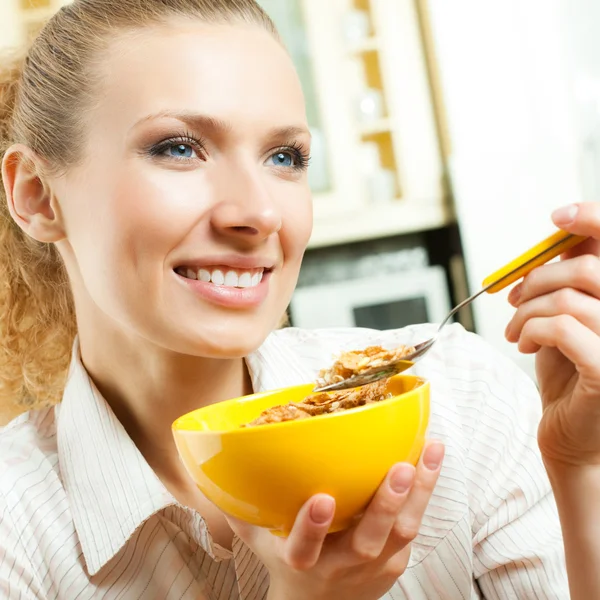 Cheerful woman eating cereal muslin — Stock Photo, Image