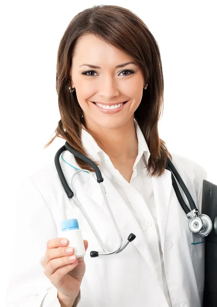 Médico alegre mostrando droga médica, sobre branco — Fotografia de Stock