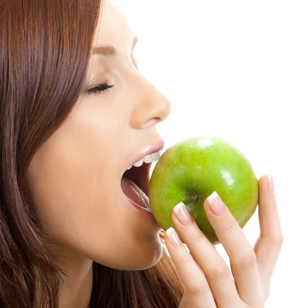 Mujer alegre comiendo manzana, sobre blanco — Foto de Stock