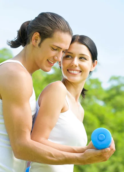 Cheerful couple with dumbbells on workout — Stock Photo, Image