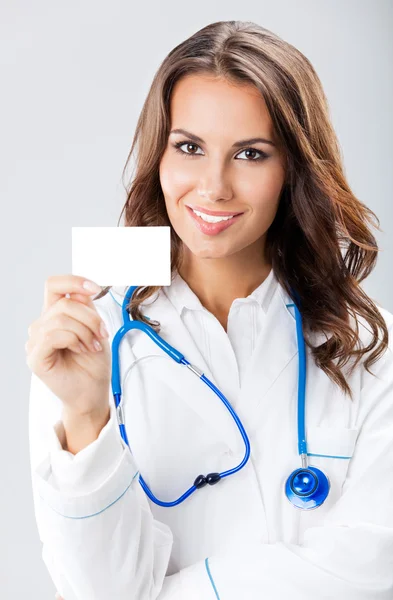 Young female doctor showing blank business card — Stock Photo, Image