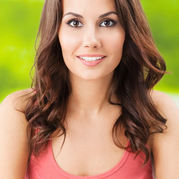 Happy smiling young woman, outdoors — Stock Photo, Image