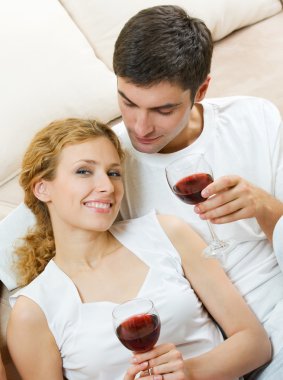 şişe bardak ile Çift