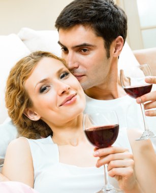 şişe bardak ile Çift