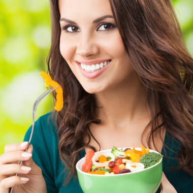 salata, açık havada olan kadın