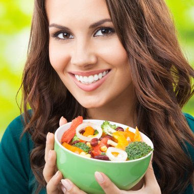 salata, açık havada olan kadın