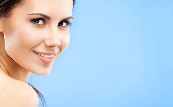 Portrait of beautiful woman, on blue — Stock Photo, Image