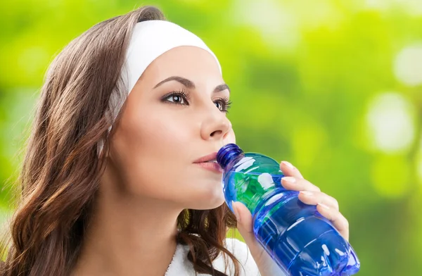 Woman drinking water, outdoors — Stok fotoğraf