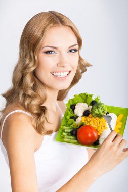 kadın üzerinde gri vejetaryen salatası ile