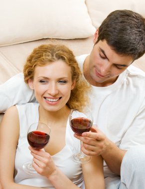 şişe bardak ile Çift