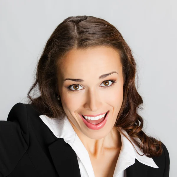 Mujer de negocios feliz, sobre gris — Foto de Stock