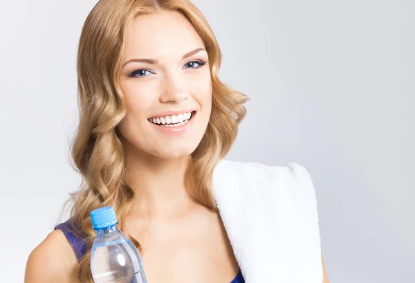 Young woman with water and towel — Stock Photo, Image