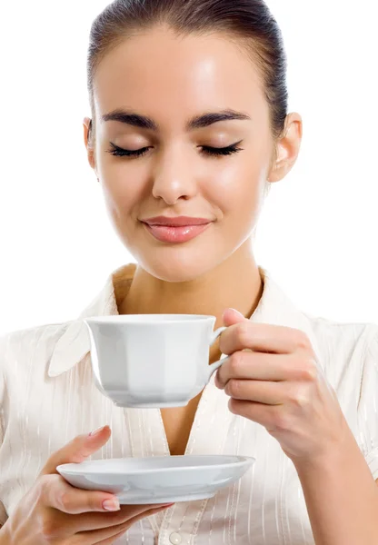 Молодая счастливая женщина с чашкой кофе, изолированные — стоковое фото