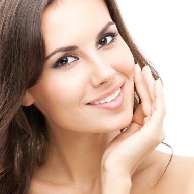 beyaz üzerine güzel bir kadın portresi