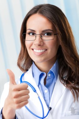 doktor ofisinde bir jest Yaşasın gösterilen