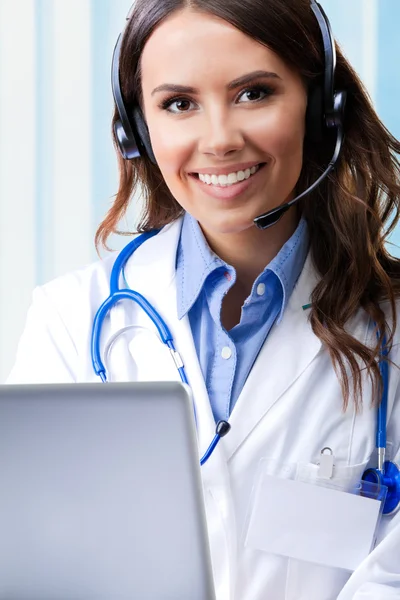Female young doctor on phone, at office — Stock Photo, Image
