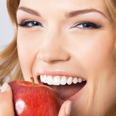 kadın yeme elma, Grey