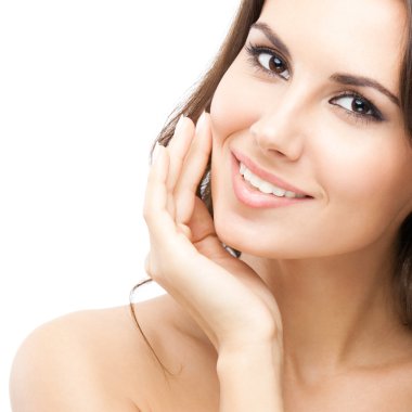 beyaz üzerine güzel bir kadın portresi