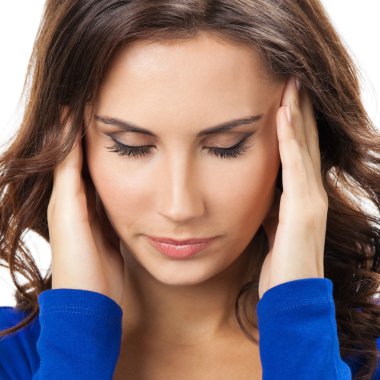 düşünme, yorgun ya da hasta baş ağrısı genç kadınla