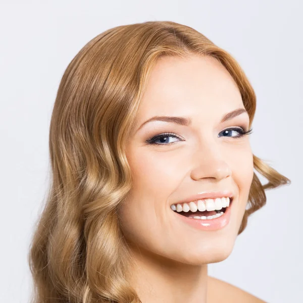 Young cheerful smiling woman, on gray — Stock Photo, Image