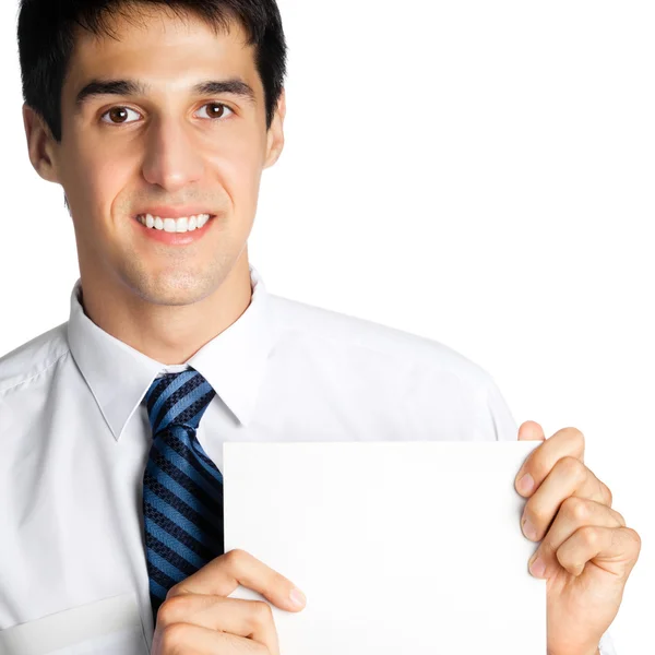 Πορτρέτο του ευτυχής χαμογελαστός νεαρός επιχειρηματίας δείχνει κενό πινακίδα, απομονωμένη — Φωτογραφία Αρχείου