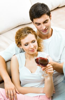 şişe bardak ile Çift