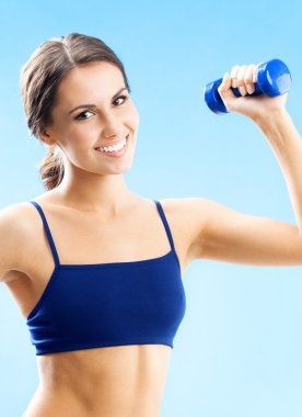 kadın fitness aşınmaya mavi ele dumbbell ile 