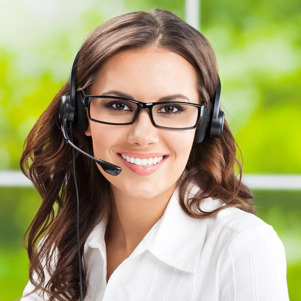 Operador de telefonía de soporte en auriculares — Foto de Stock