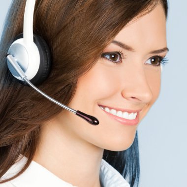 Destek telefonu operatörü mavi kulaklık