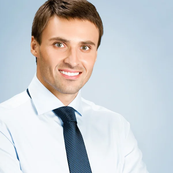 Retrato de homem de negócios, sobre fundo azul — Fotografia de Stock