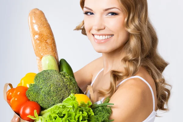 Mujer con comida vegetariana — Foto de Stock