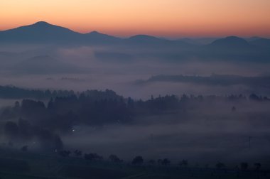 sis ile dağlık manzara