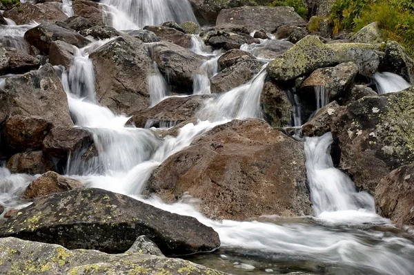 Gebirgsbach — Stockfoto