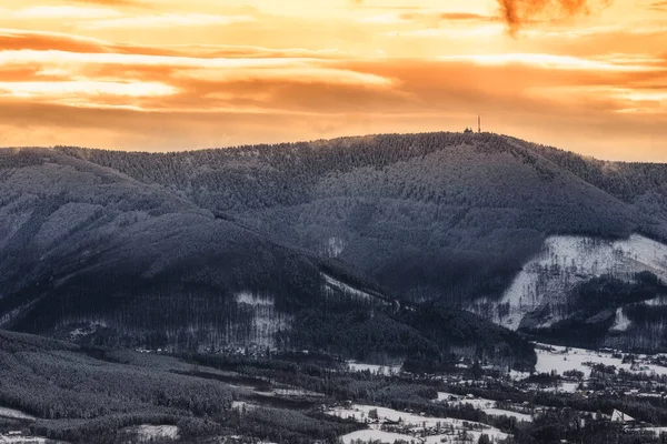 Vista Del Paisaje Invierno Montaña Desde Las Estribaciones Beskydy —  Fotos de Stock