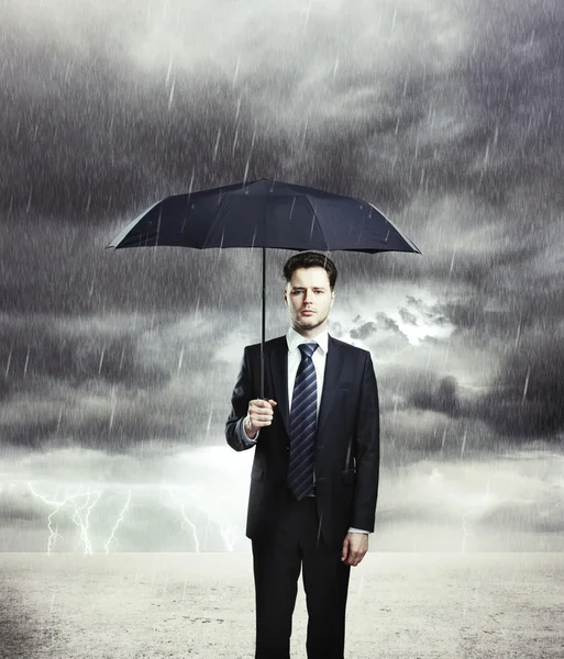 Muž s deštníkem — Stock fotografie