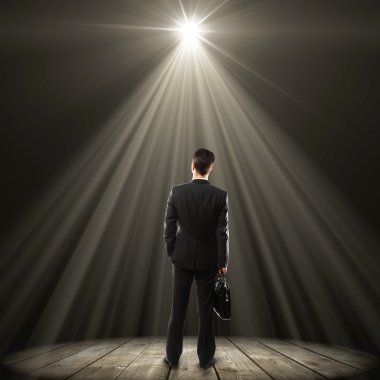 evrak çantası ile işadamı