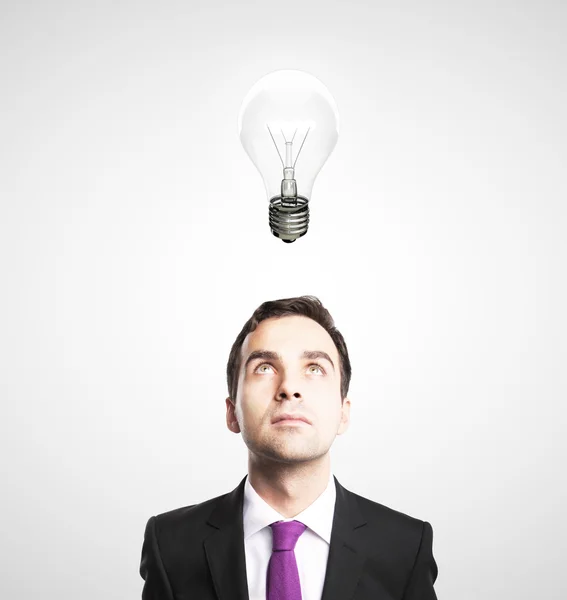 Man looking at lamp — Stock Photo, Image